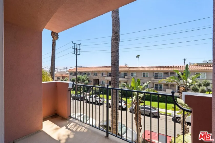 1522 S Saltair Avenue #206 photo 20