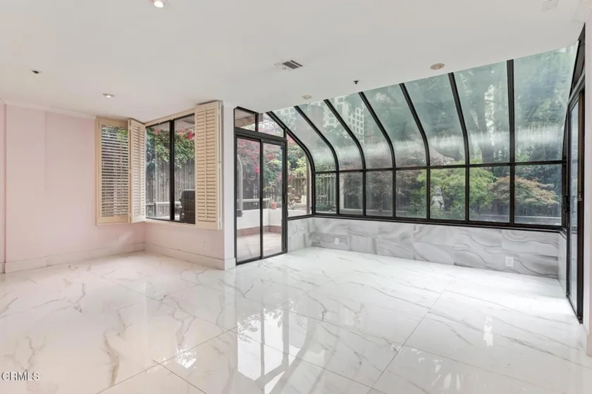 121 S Hope Street #11 photo 34