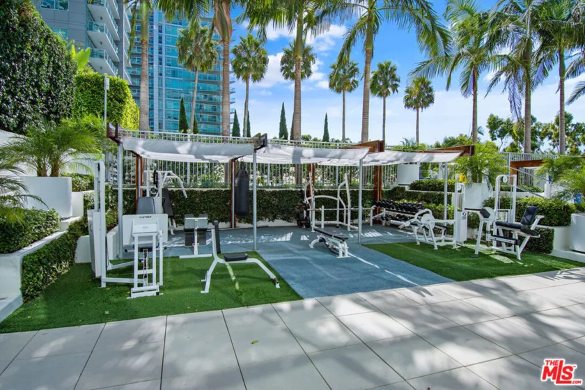 13700 Marina Pointe Drive #1725 photo 27