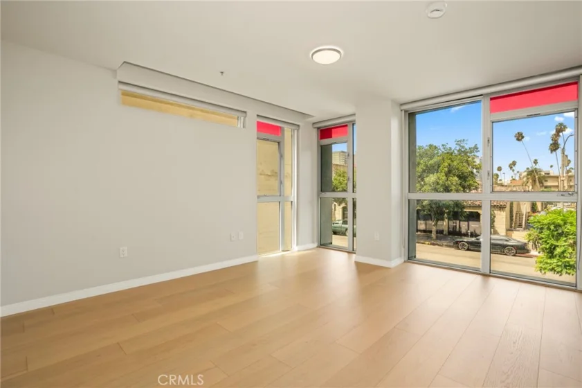 540 S Kenmore Avenue #203 photo 16