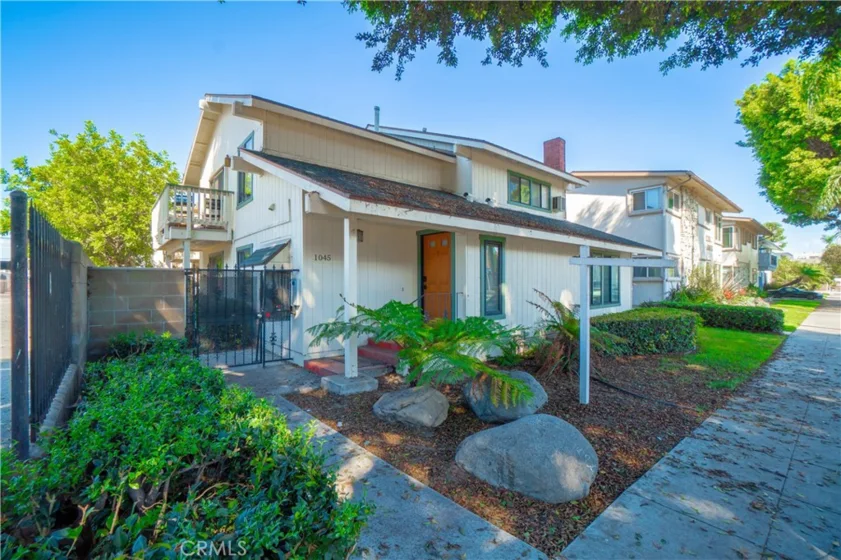 1045 E 3rd Street #4 photo 1