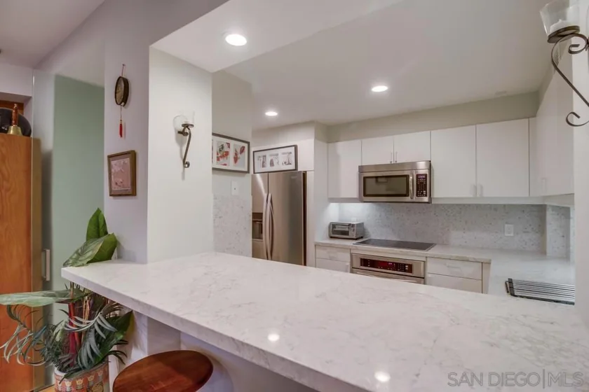 100 Harbor Drive #605 photo 32