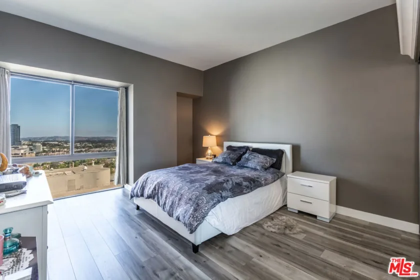 10445 Wilshire Boulevard #1806 photo 27