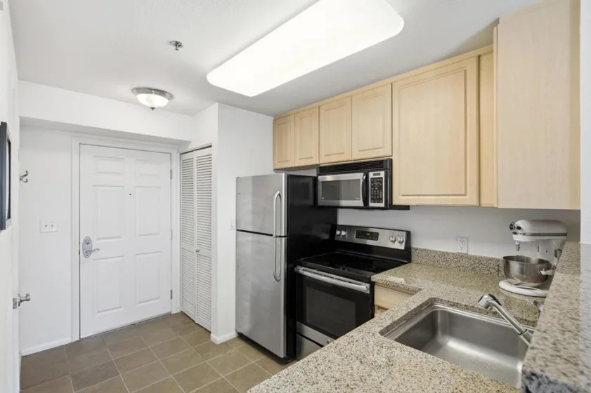 1970 Columbia Street #400 photo 18