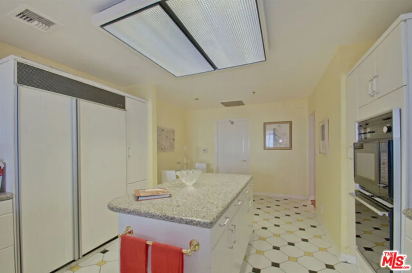 10724 Wilshire Boulevard #1001 photo 7