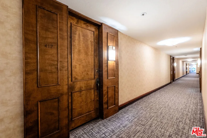 121 S Hope Street #417 photo 35