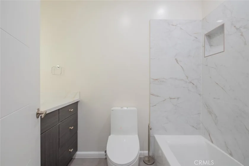 1305 N Columbus Avenue #112 photo 20