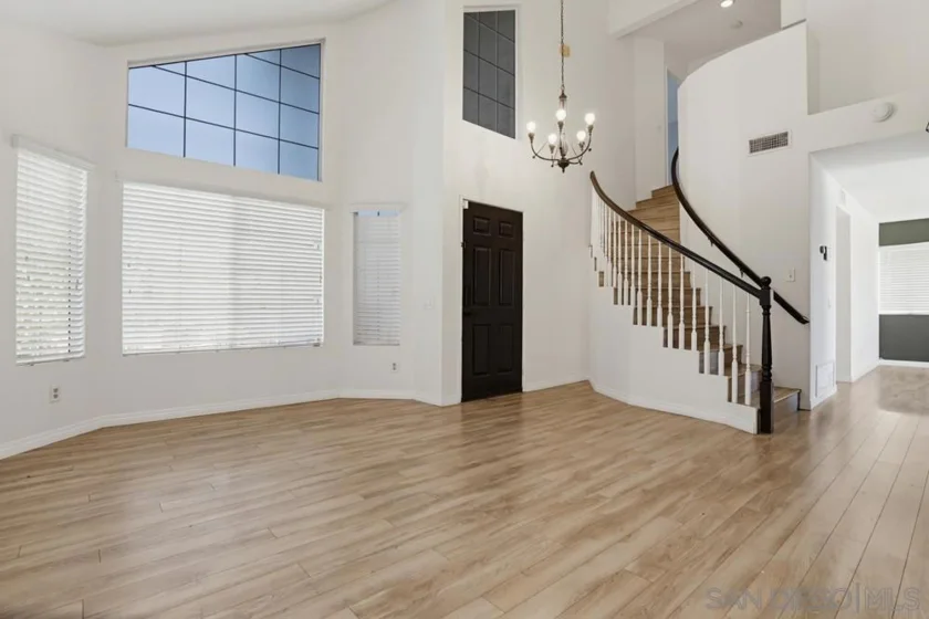 39991 Falcon Way photo 4