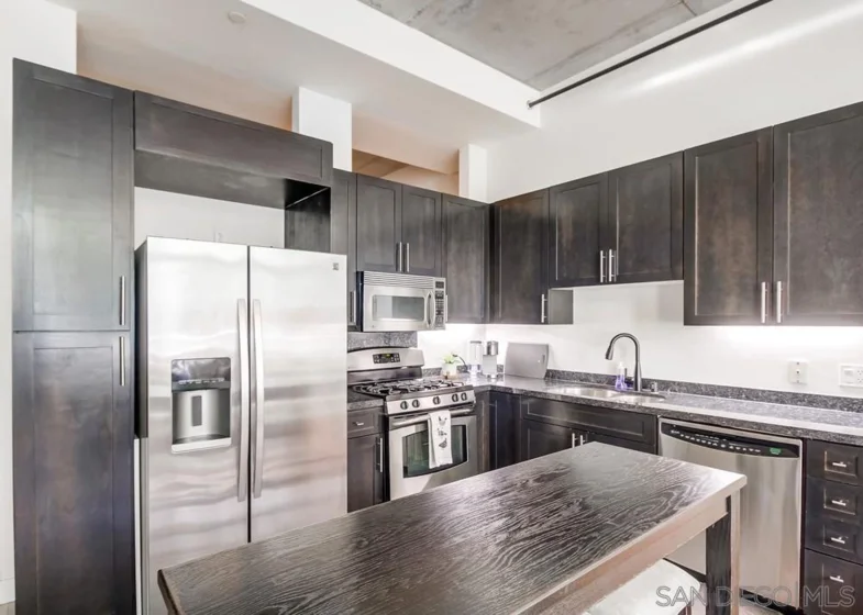 1025 Island #205 photo 6