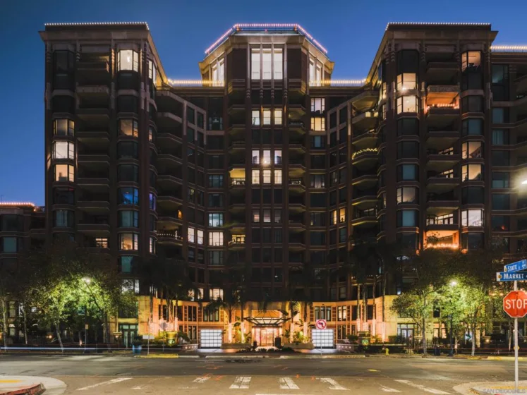 500 W Harbor Drive #915 photo 1
