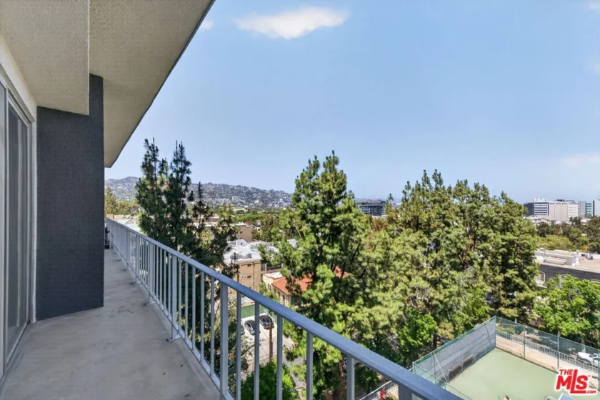 100 S Doheny Drive #719 photo 34