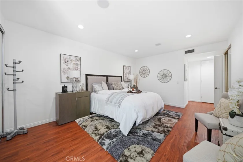 4477 Wilshire photo 28