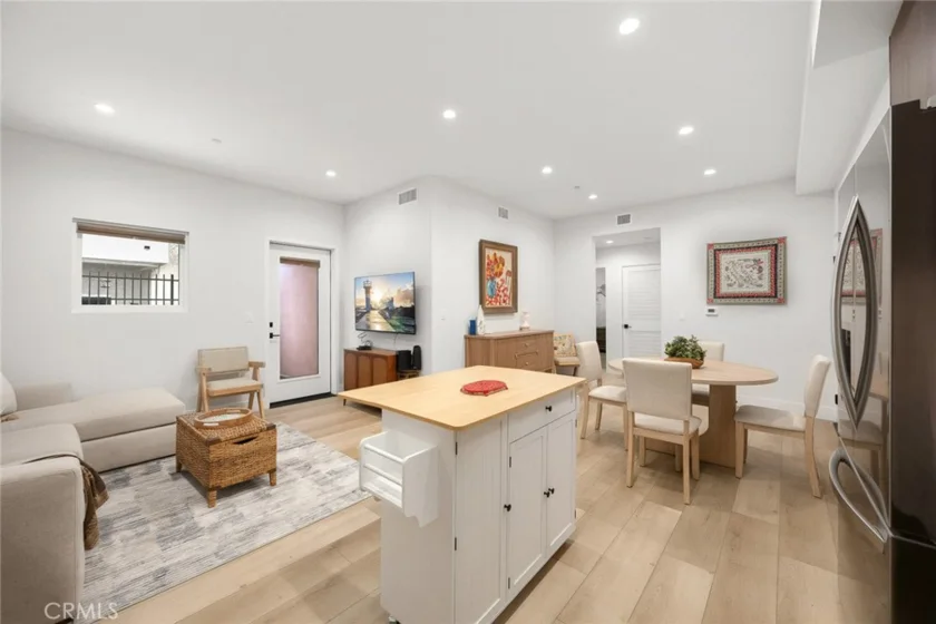 150 S Oak Knoll Avenue #104 photo 9