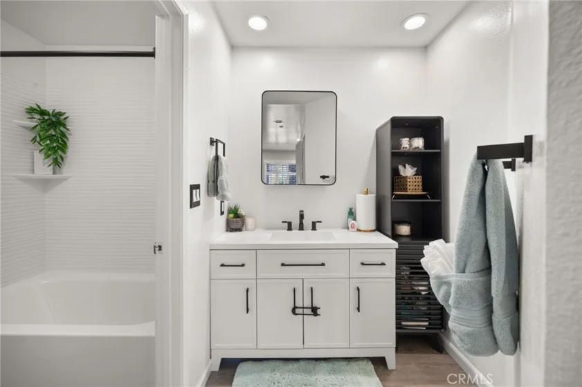 1380 W Capitol #307 photo 15