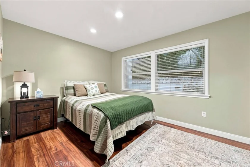 42761 Juniper photo 42