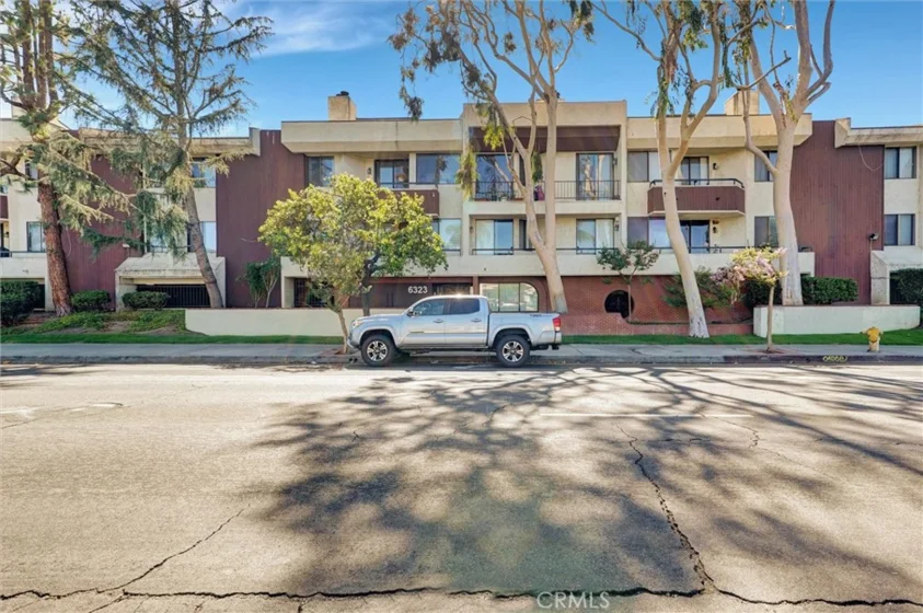 6323 Reseda #1 photo 29