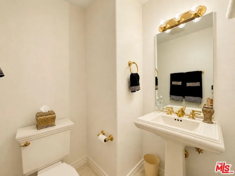 418 E Hardy Street #2 photo 23