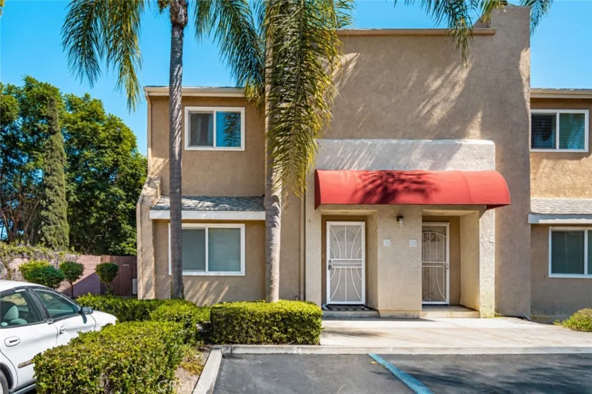 621 W Fletcher #24 photo 1