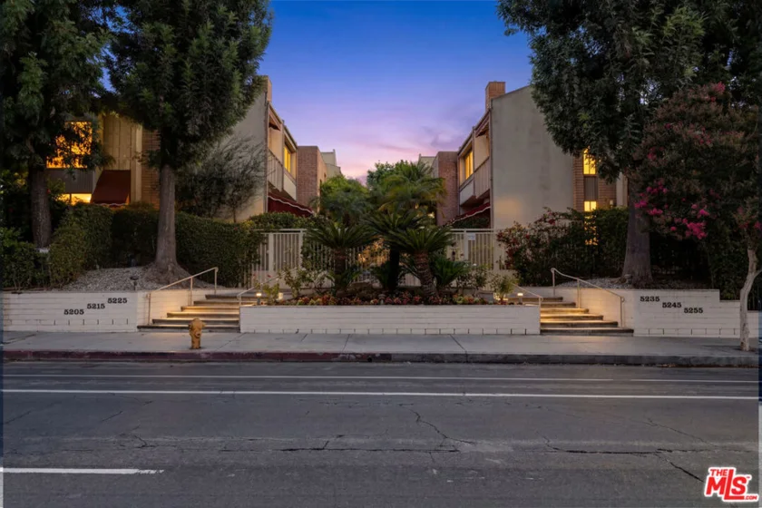 5215 White Oak Avenue #2 photo 2