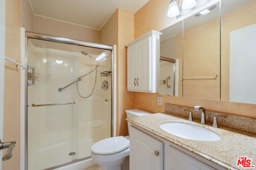 18445 Hatteras Street #504 photo 8