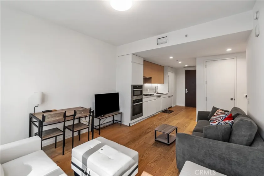 877 Francisco #1003 photo 15