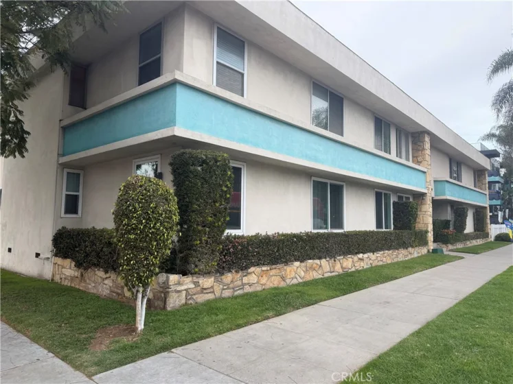 1101 E Ocean photo 1
