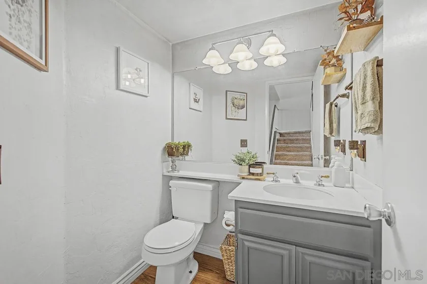 1721 Maxwell #B photo 13