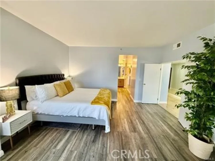 1310 E Ocean #906 photo 51