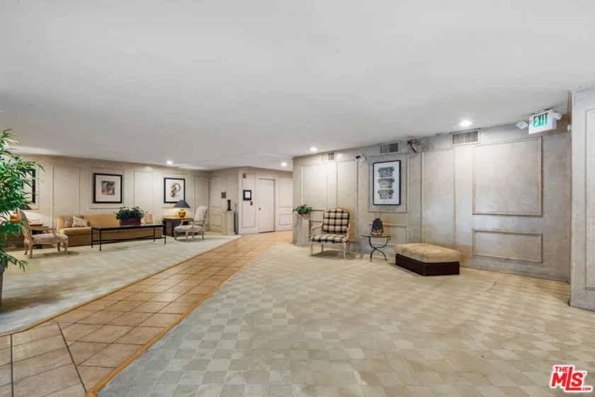 4454 Ventura Canyon Avenue #103 photo 56