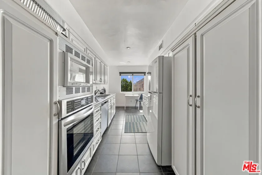 949 N Kings Road #309 photo 9