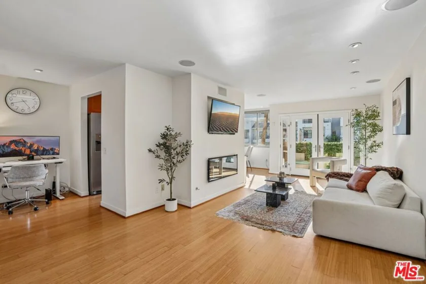 1124 N La Cienega Boulevard #301 photo 3