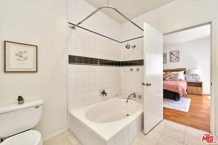 431 S Kingsley Drive #205 photo 33