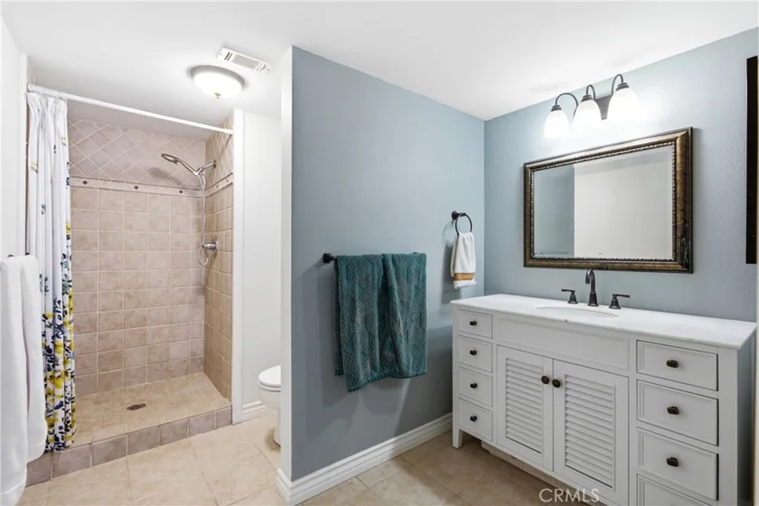 384 Redondo #401 photo 12