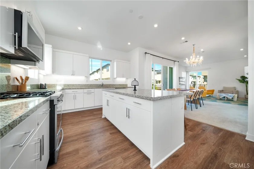 1602 W Bushell photo 17