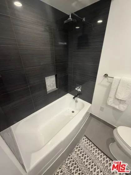 1328 Havenhurst Drive #202 photo 10
