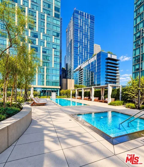 889 Francisco Street #907 photo 1