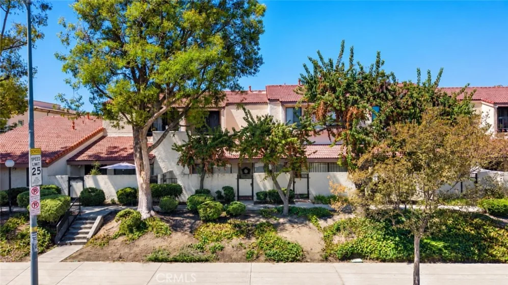 6021 Lindley Avenue #12 photo 28