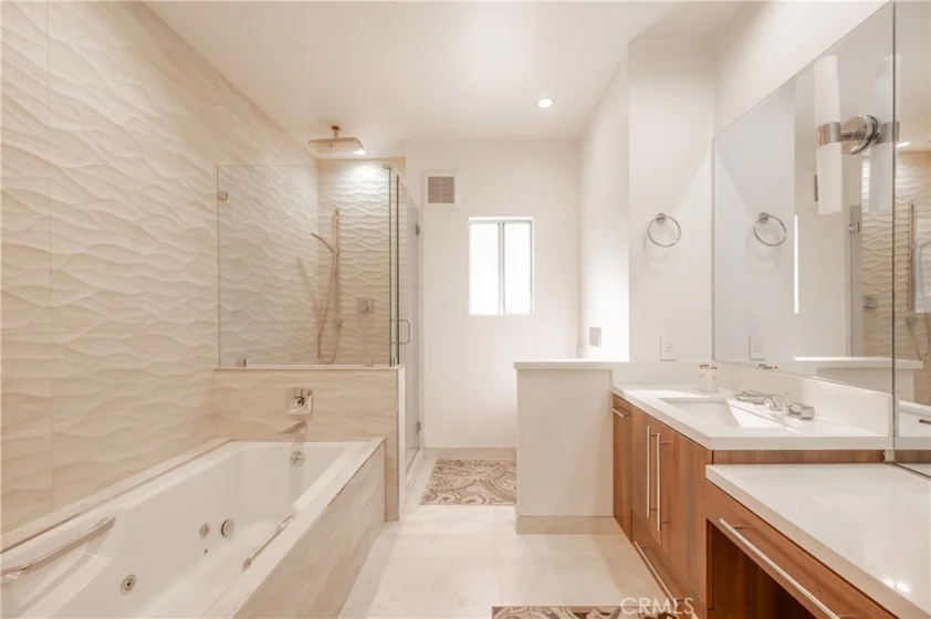 11560 Moorpark Street #204 photo 23