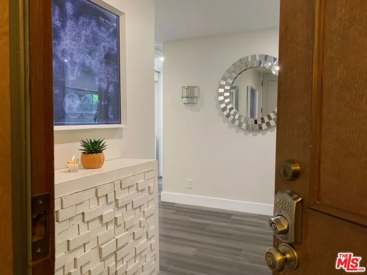 1271 Granville Avenue #208 photo 1