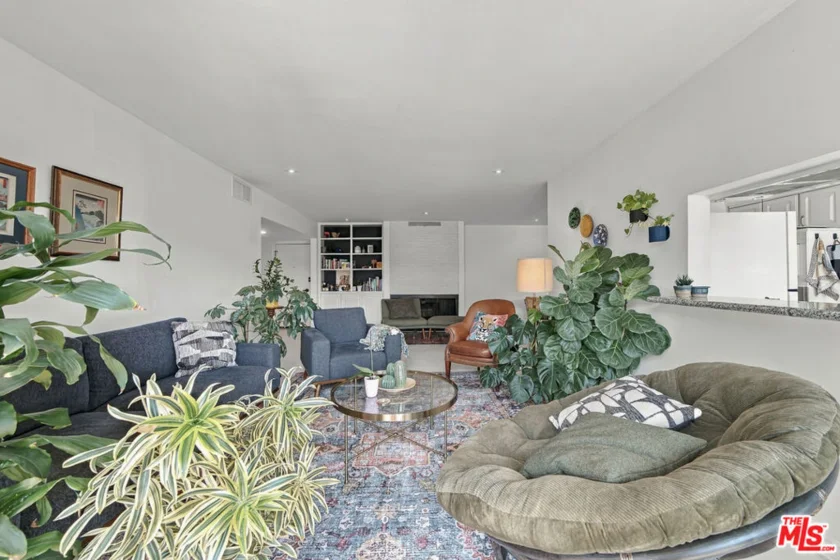 949 N Kings Road #309 photo 5