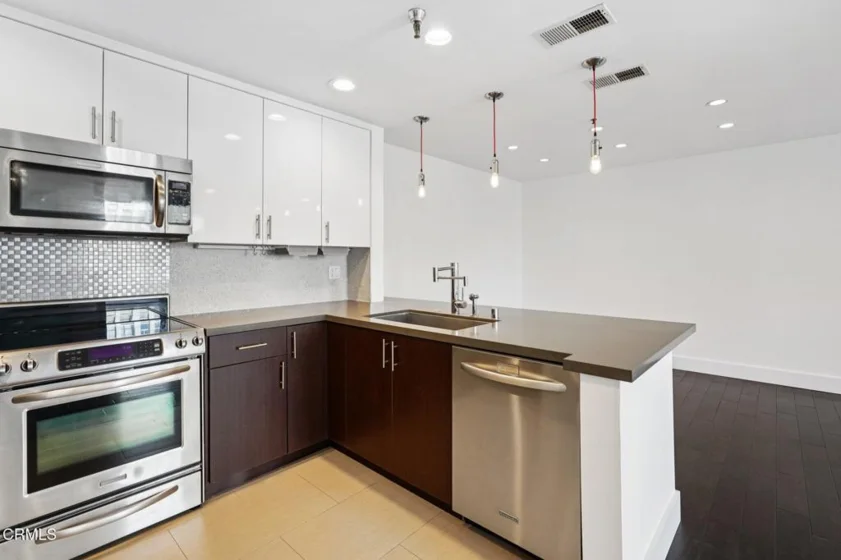121 S Hope Street #408 photo 4