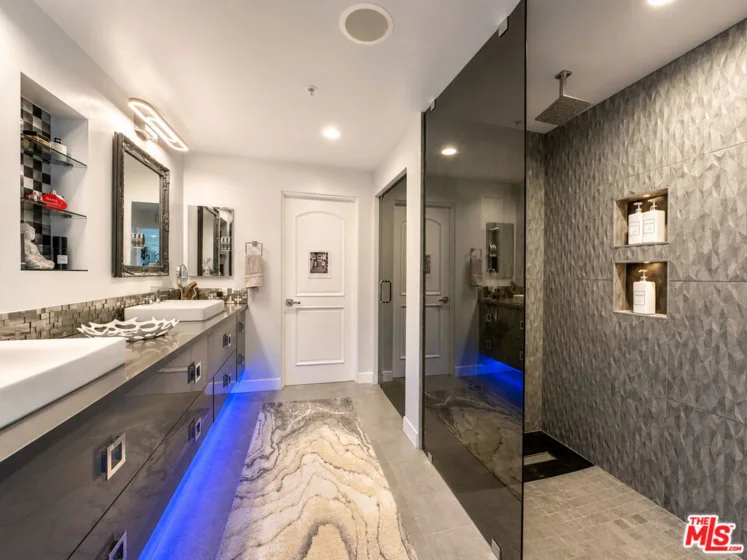 851 N San Vicente Boulevard #309 photo 14