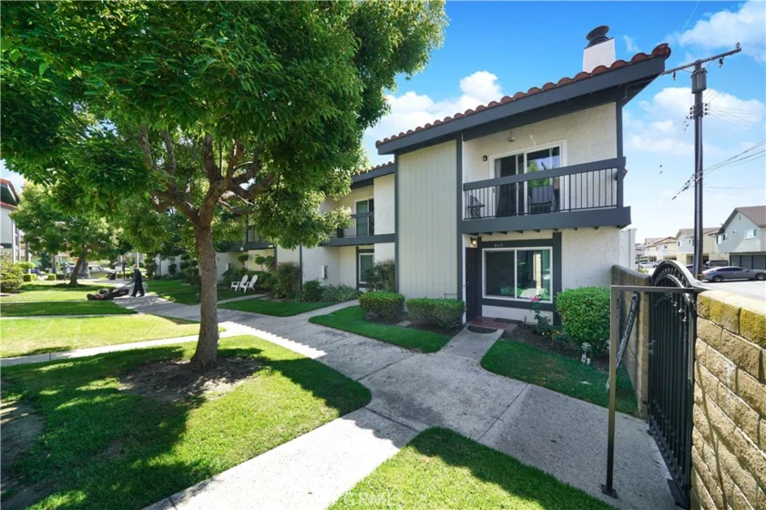 6113 Orange Avenue photo 1