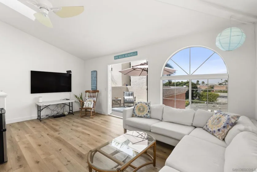 221 Donax Avenue #4 photo 27