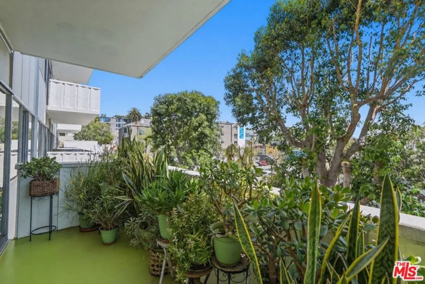 7135 Hollywood Boulevard #206 photo 19