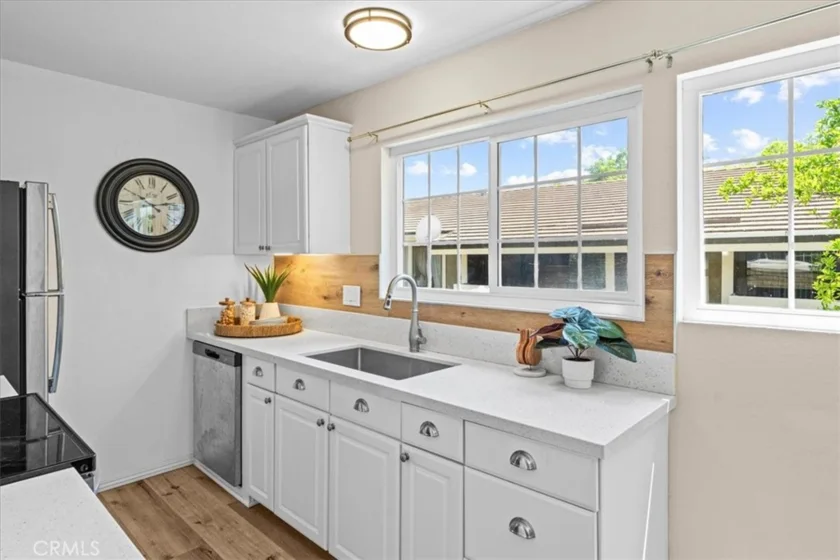 208 Springview photo 10