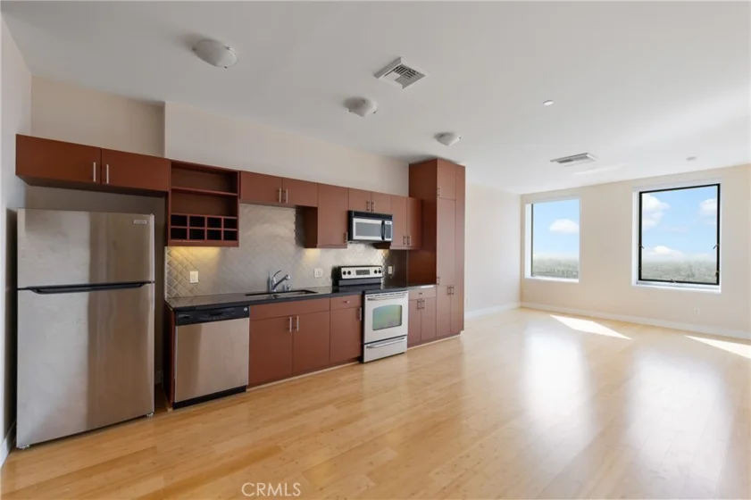 3810 Wilshire Boulevard #1811 photo 3