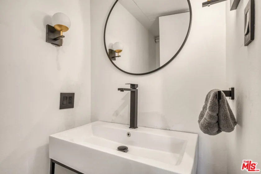 10433 Wilshire Boulevard #808 photo 35
