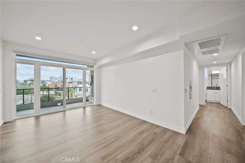 900 S Kenmore Avenue #504 photo 2