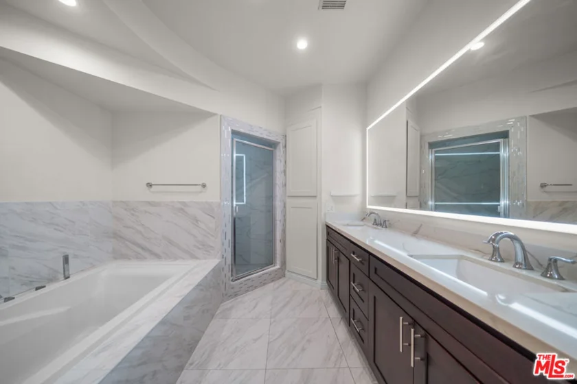 326 Westminster Avenue #404 photo 26